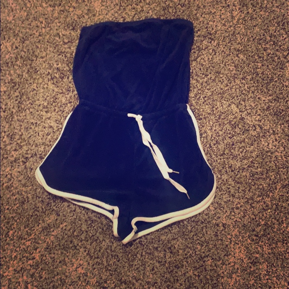 I’m selling a strap-less romper.